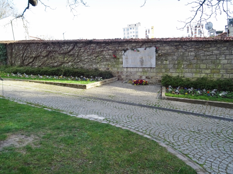 Cimetière du Père Lachaise - APPL - Monument aux victimes de la Commune ...